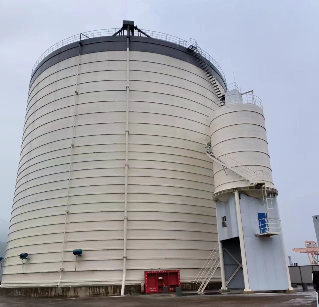 新干10万吨水泥钢板库